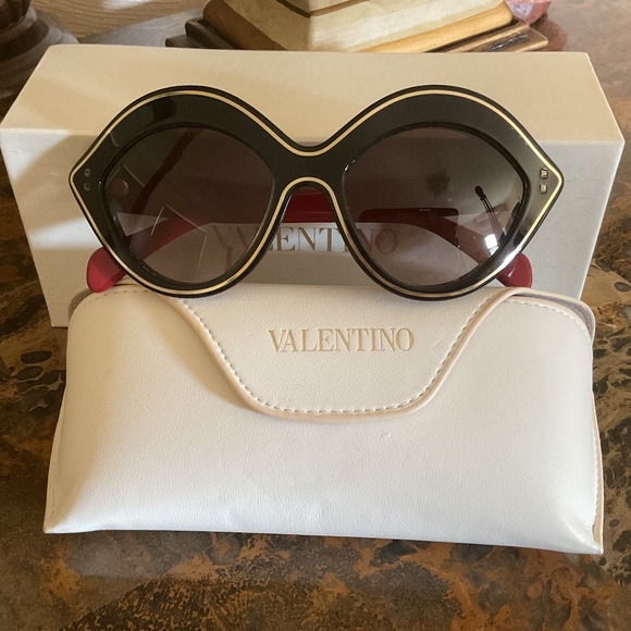 VALENTINO CAT EYE RED/BLACK WOMAN SUNGLASSES WITH CASE - Picture 1 of 16